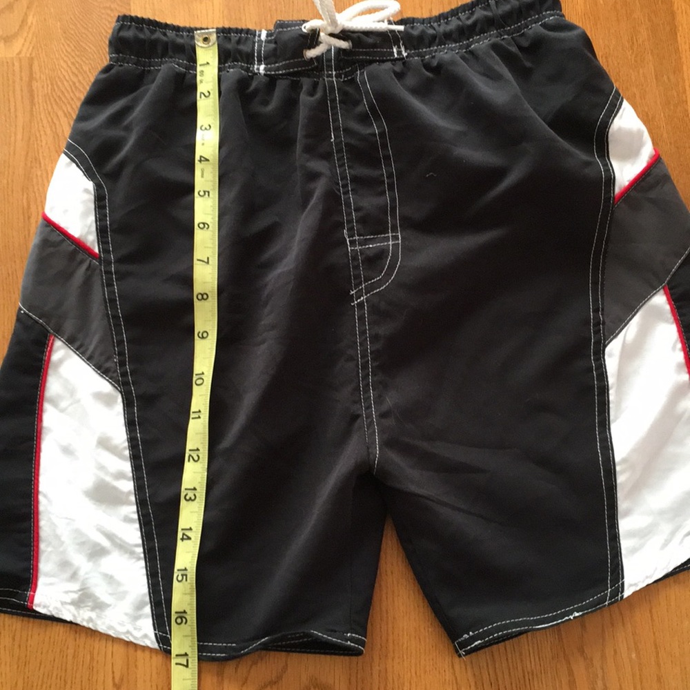 Boys size 16/18 swim trunks - Picture 6 of 7
